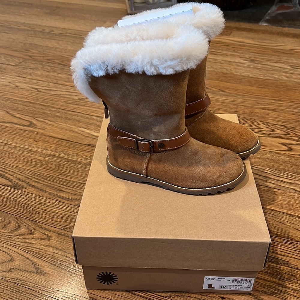 Uggs - Picture 2 of 5